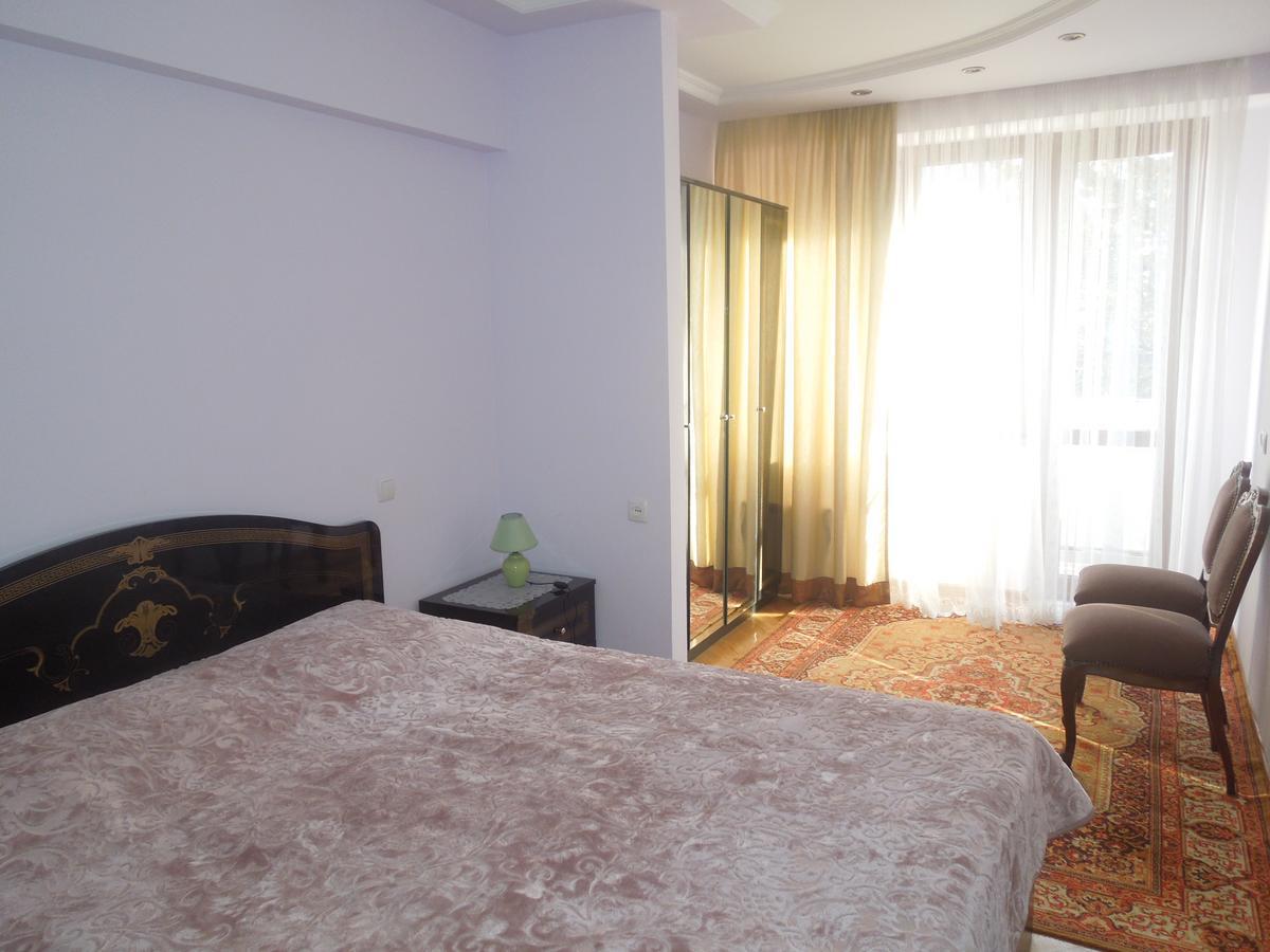 Nellie'S Apartment Batumi Exterior foto
